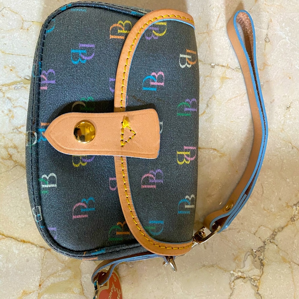 Dooney & Bourke wallet